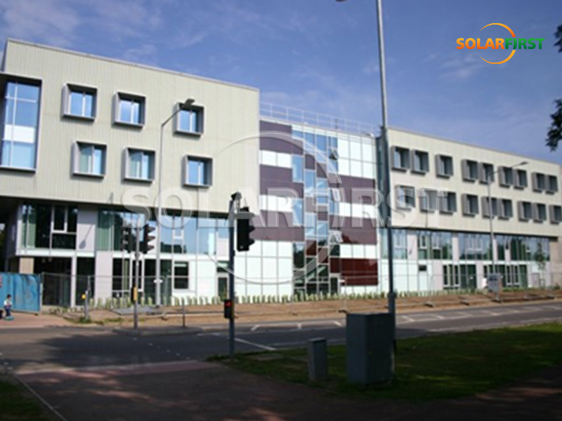 جدار ستارة BIPV بقوة 120 كيلو وات في المملكة المتحدة