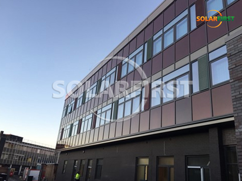 جدار ستارة BIPV بقدرة 260 كيلو وات في المملكة المتحدة