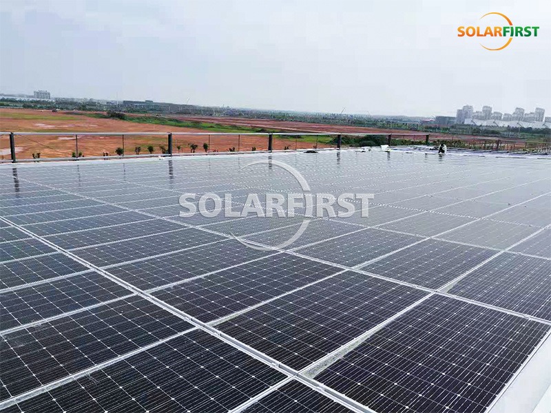 نظام BIPV بقدرة 2.1 ميجاوات مثبت على السقف في ناننينغ