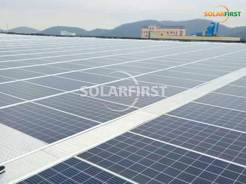 نظام BIPV مثبت على السقف بقوة 4.9 ميجاوات في بورت كلانج، ماليزيا