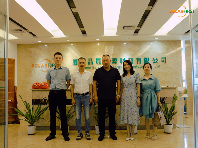التعاون الاستراتيجي في ابتكارات BIPV: زيارة شركة Xinyi Glass لمجموعة Solar First