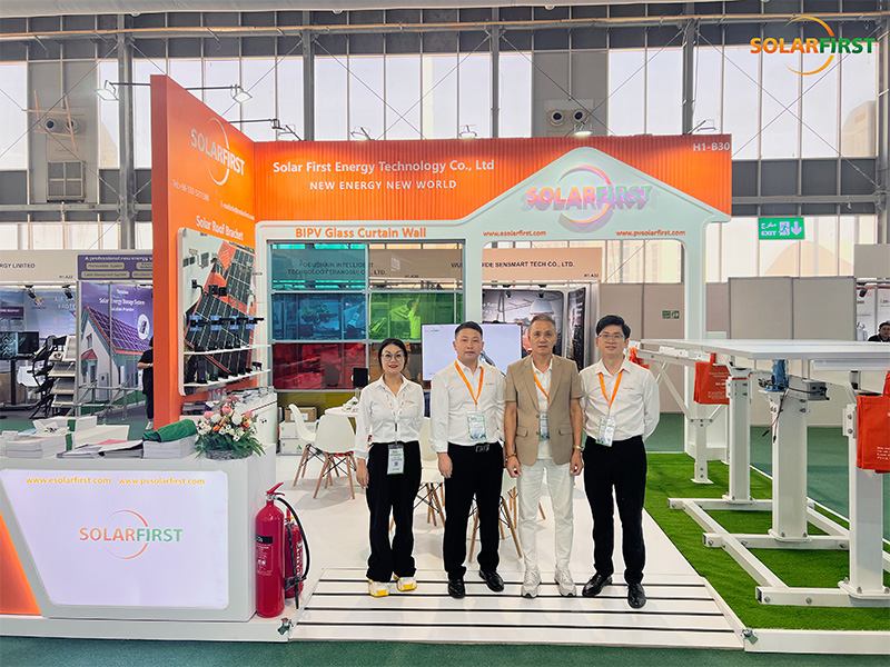 مجموعة سولار فيرست تتألق في المعرض السعودي للطاقة الشمسية، وحلول السيناريوهات الكاملة تجذب الانتباه